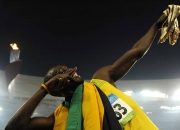 震撼！博尔特在赛车赛场夺冠！