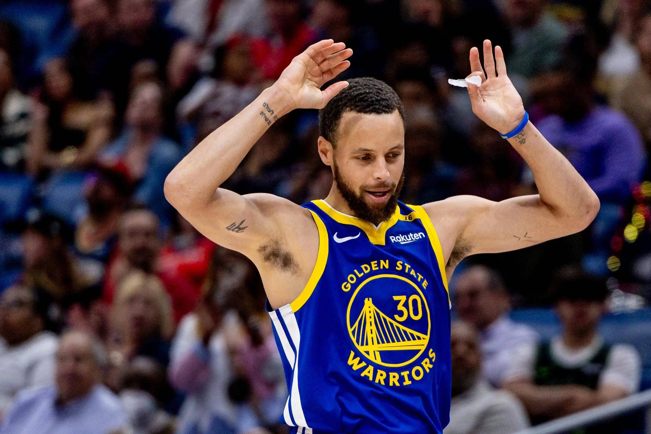 火箭复出首战，国王状态火爆，库里成为焦点！